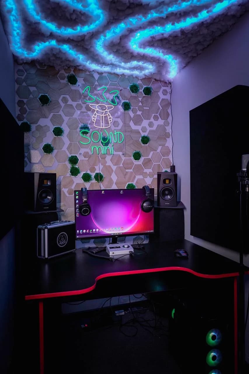 MINI STUDIO: ЧТО ПРОИСХОДИТ ЗА КАДРОМ